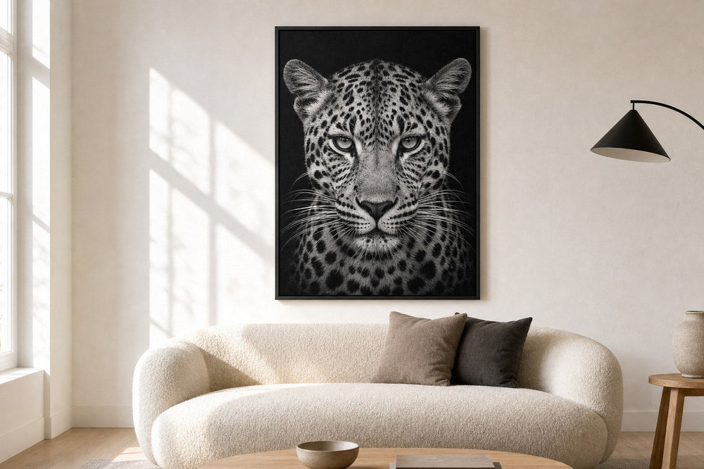 Modern woonkamerinterieur met het zwart-witte Leopard Schilderij als grafische blikvanger