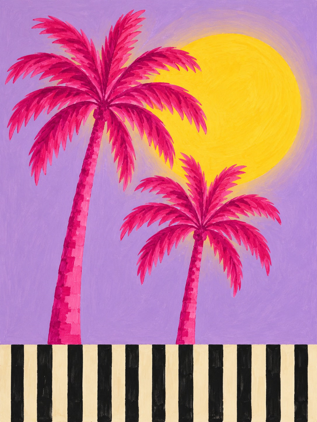 Schilderij van twee roze palmbomen voor een lila lucht en een grote gele zon, met zwart-crème strepen onderaan.