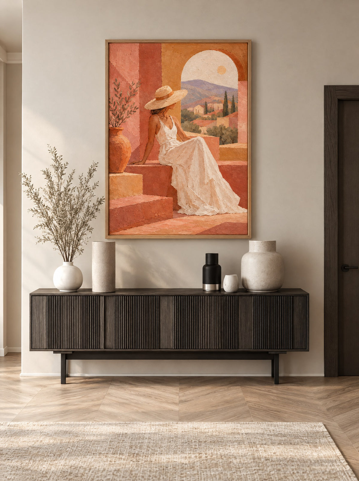 Zonnehoed bij het Boogvenster met natuur houten lijst aan de muur in de slaapkamer