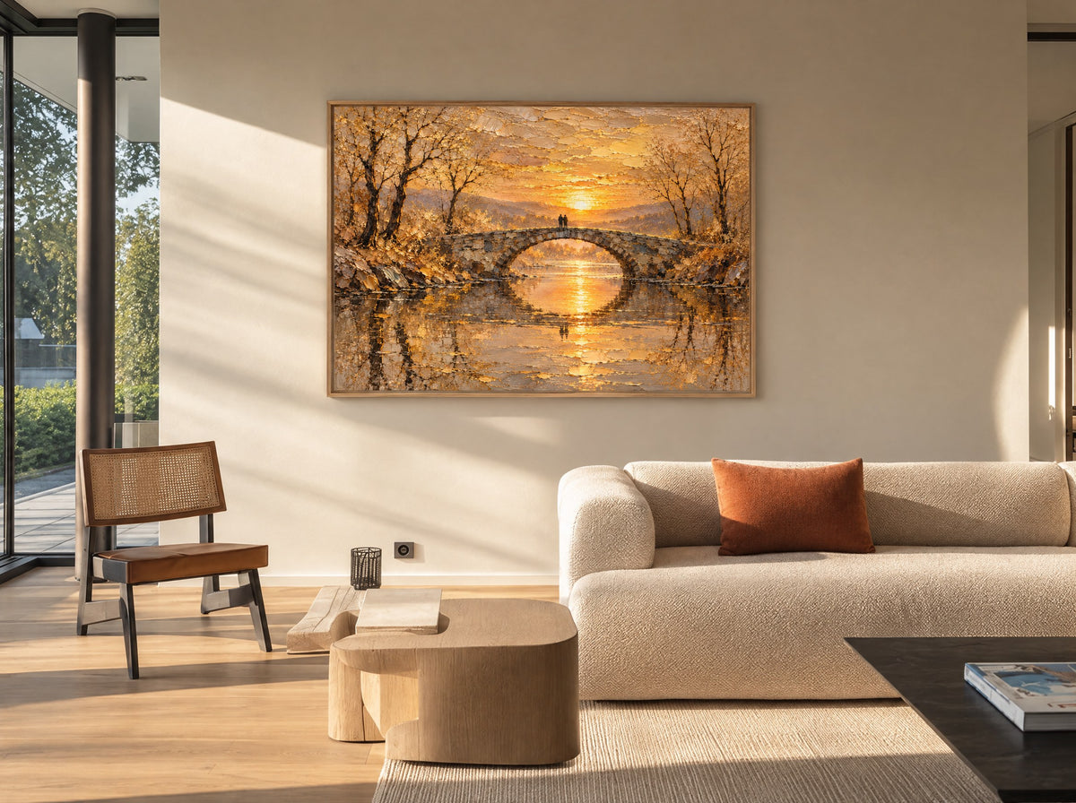 Stenen Brug in Gouden Licht in natuur houten lijst boven het bed in een warme slaapkamer.