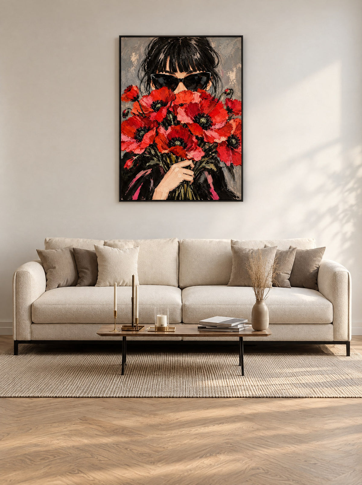 Schilderij van rode klaprozen in een zwarte lijst, aan de muur in een moderne woonkamer.