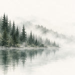 Aquarel van donkere dennen langs een oever met mist en hun spiegelbeeld in glad water.