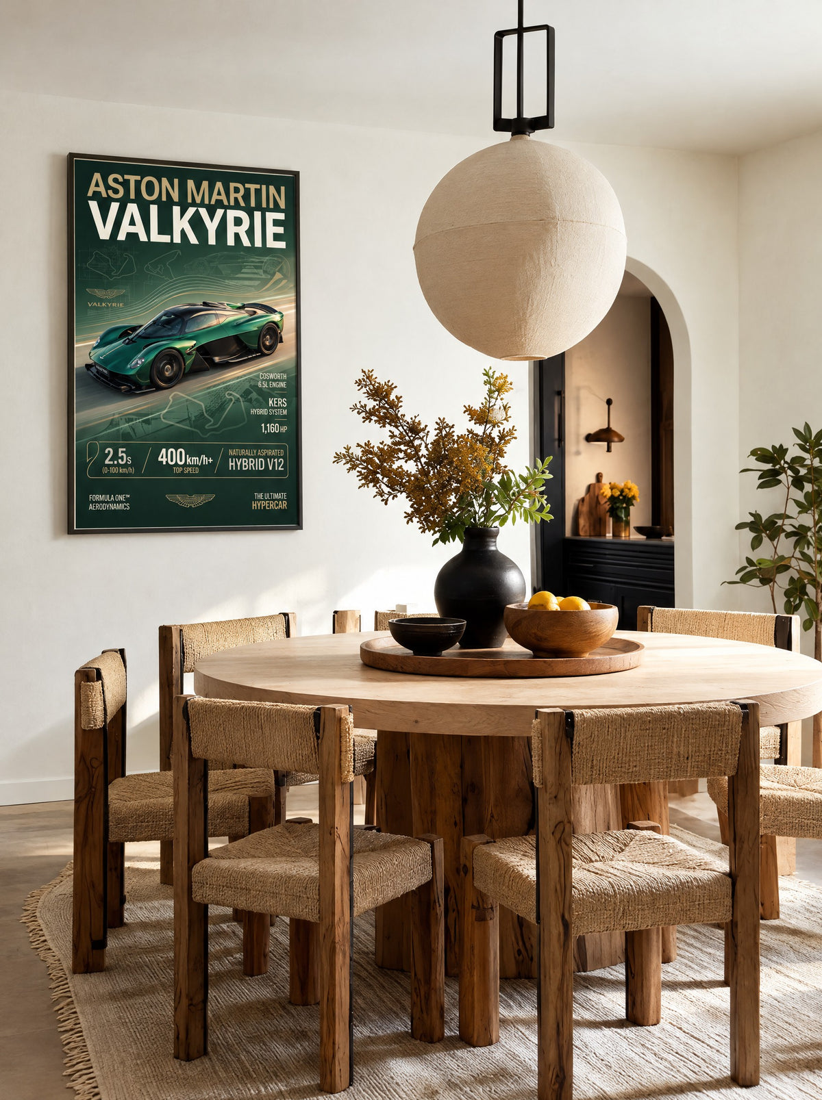 Aston Martin Valkyrie met zwarte lijst aan de muur in de woonkamer
