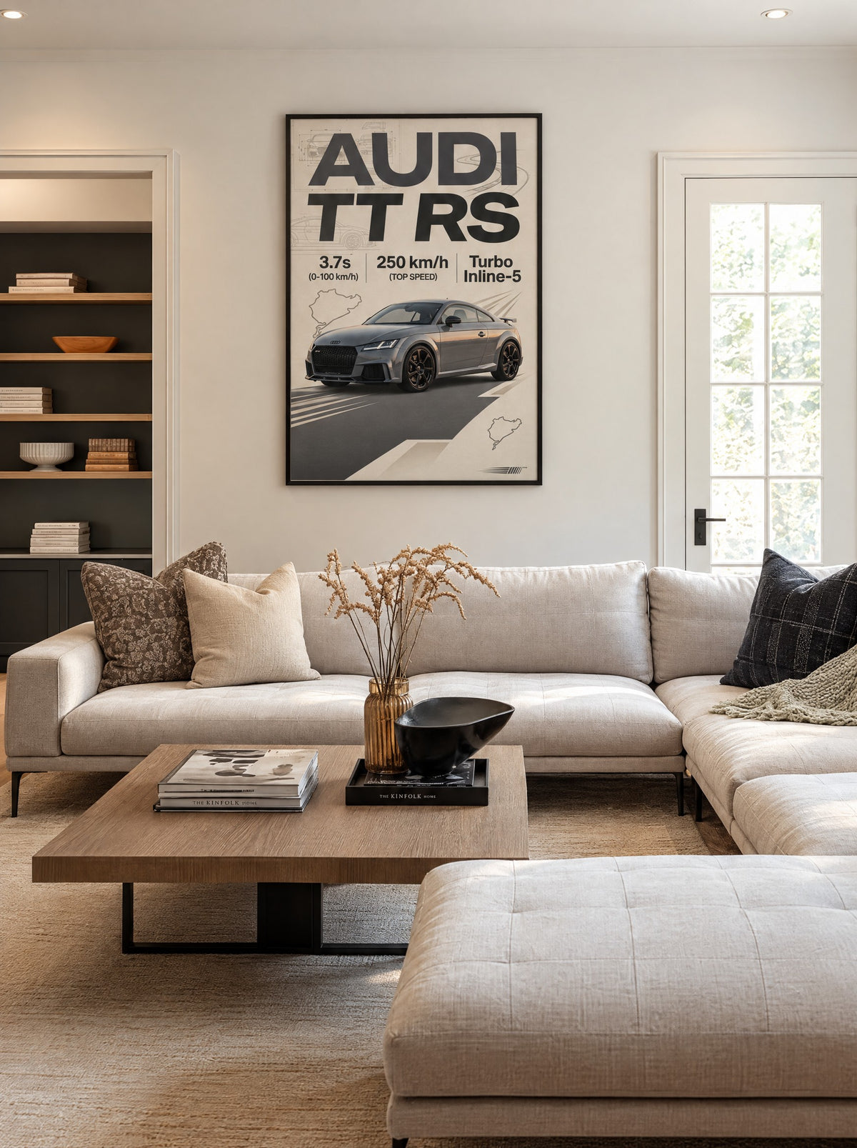 Audi TT RS met zwarte lijst aan de muur in de werkkamer