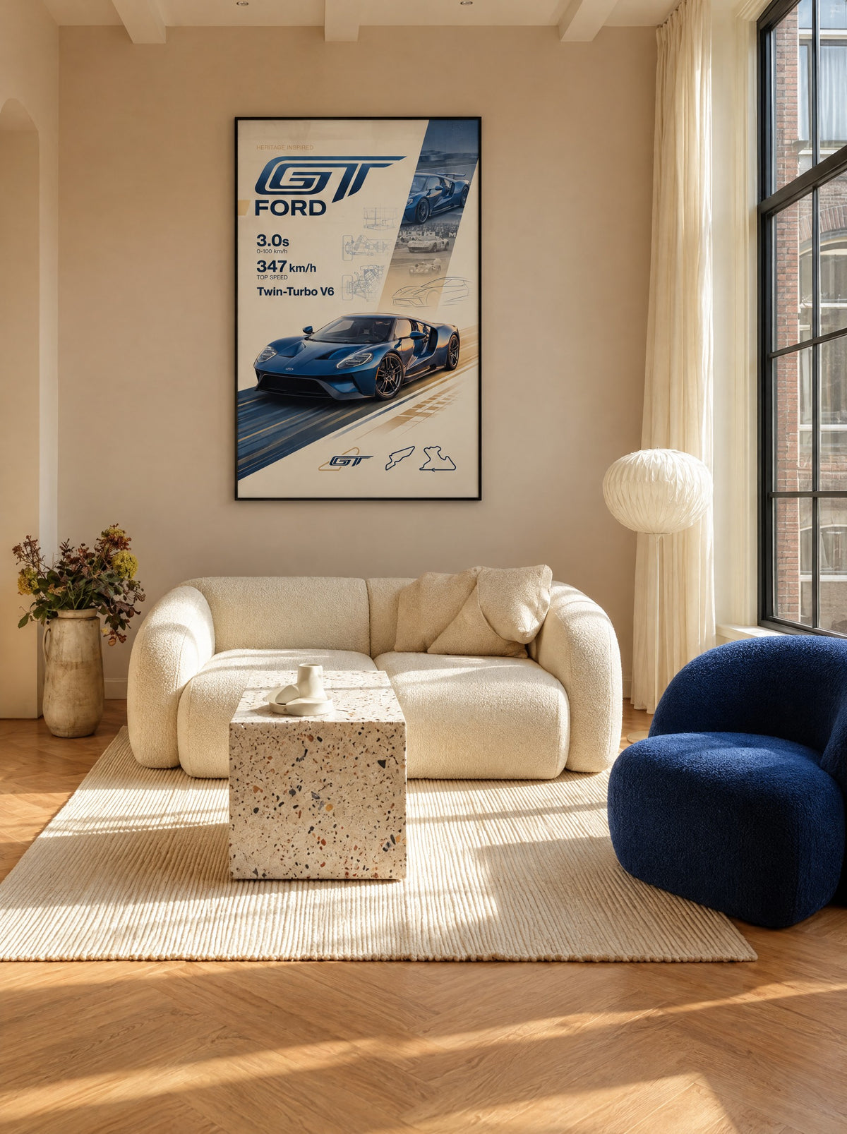 Ford GT met zwarte lijst aan de muur in de woonkamer