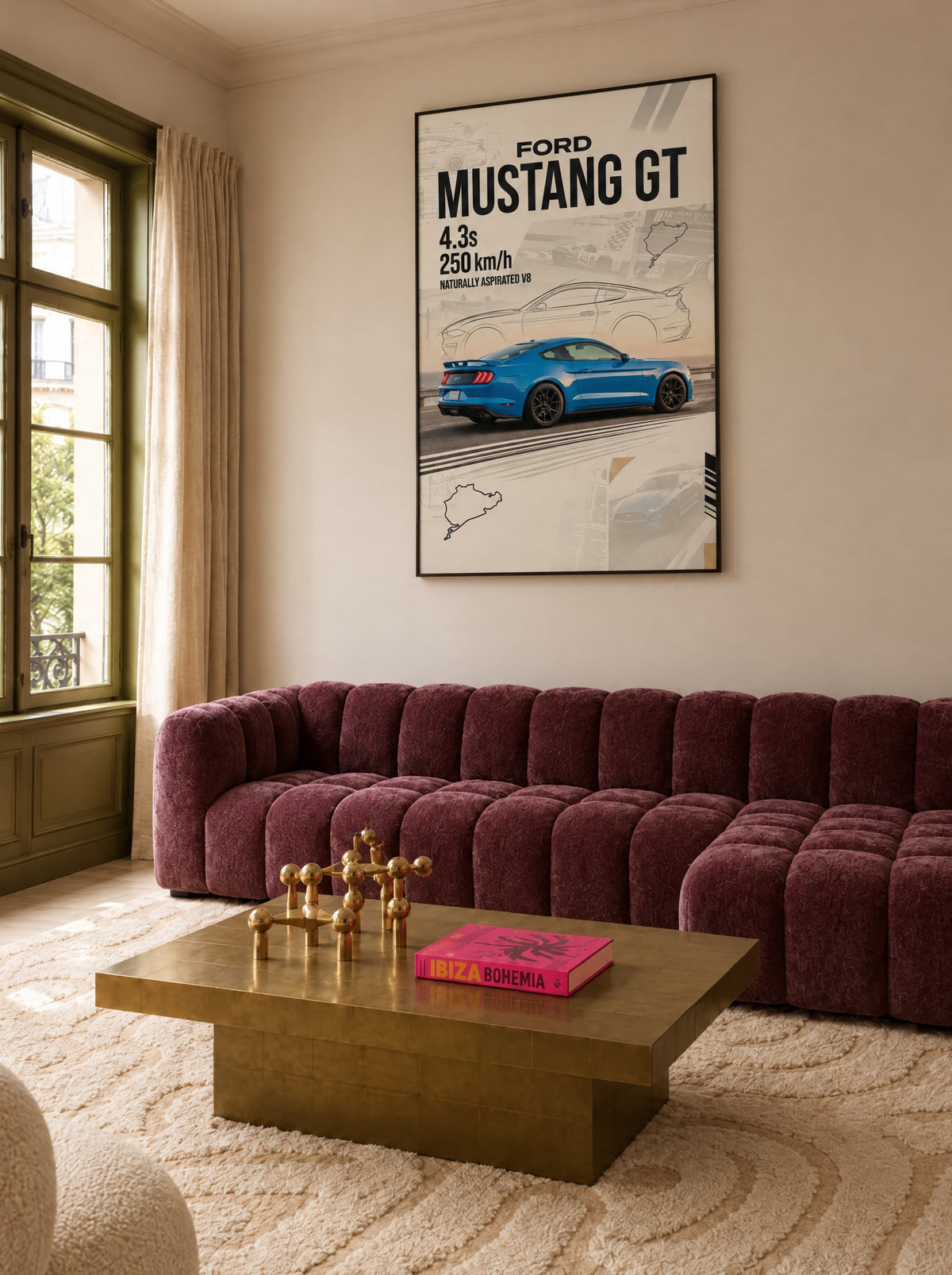 Ford Mustang GT met zwarte lijst aan de muur in de woonkamer