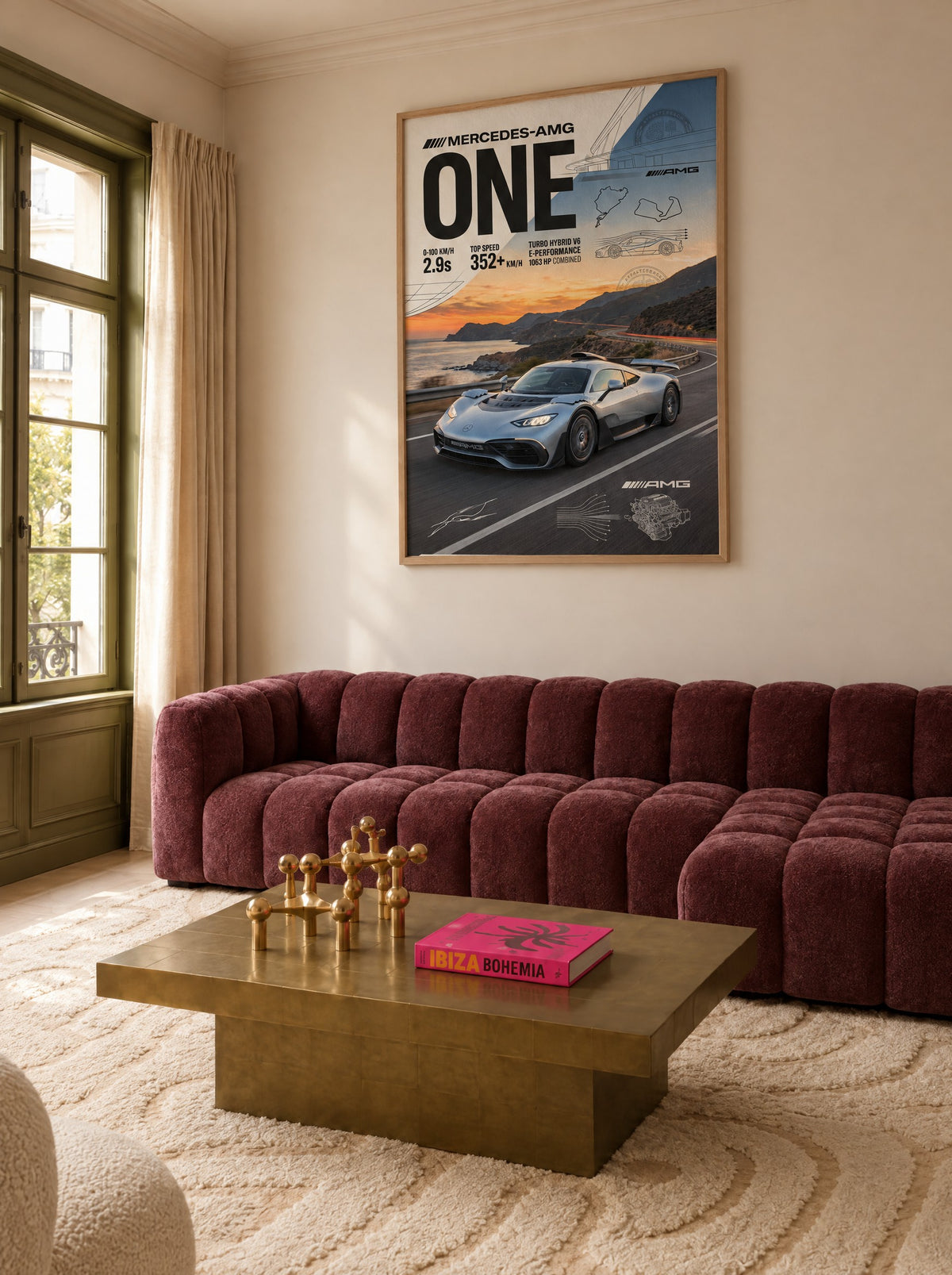 Mercedes-AMG One met natuur houten lijst aan de muur in de werkkamer