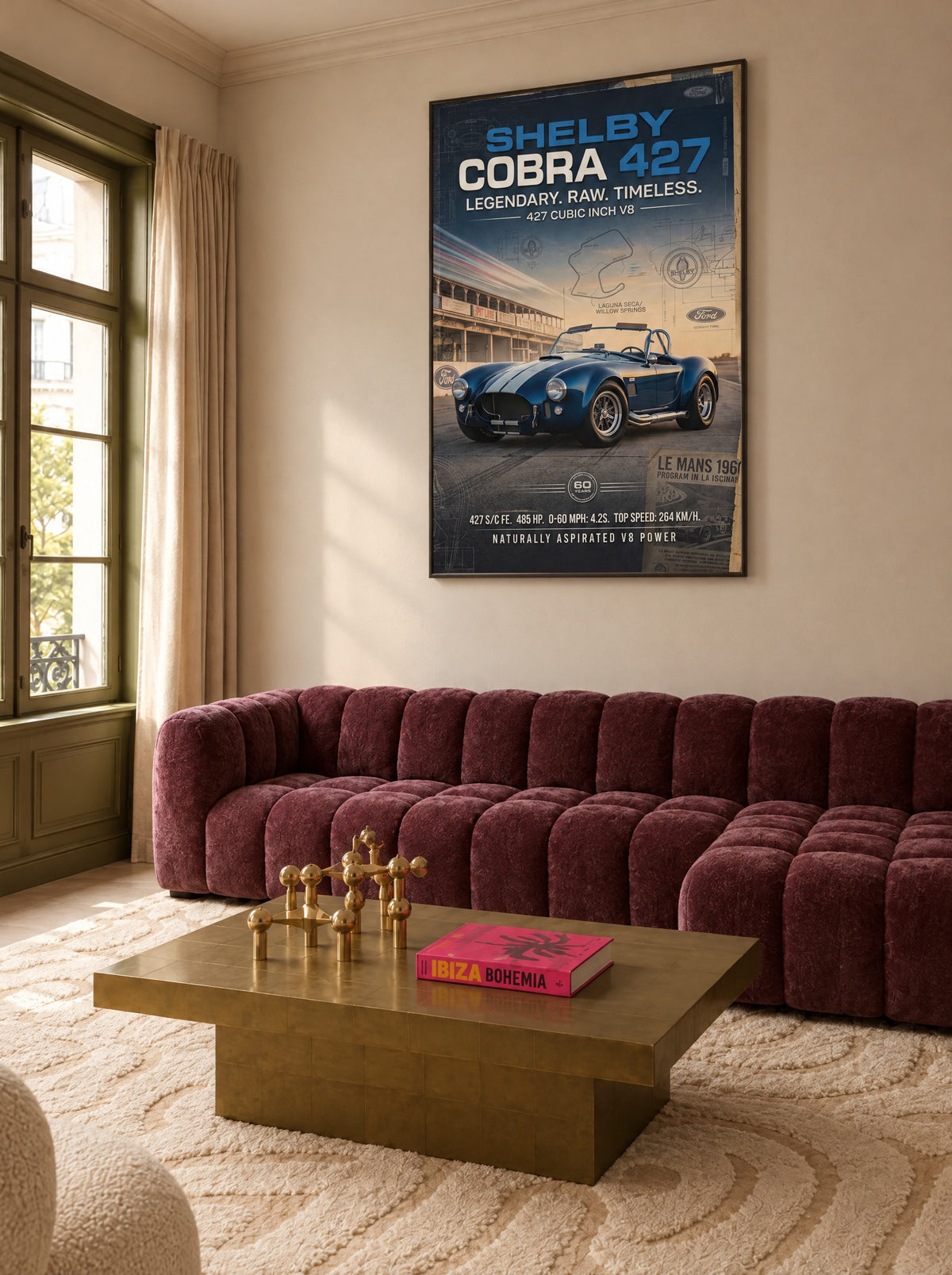 Shelby Cobra 427 met zwarte lijst aan de muur in een garage