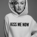 Kiss Me Now Schilderij