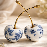 Golden Delft Cherries wanddecoratie met kersen in Delfts blauw en gouden accenten