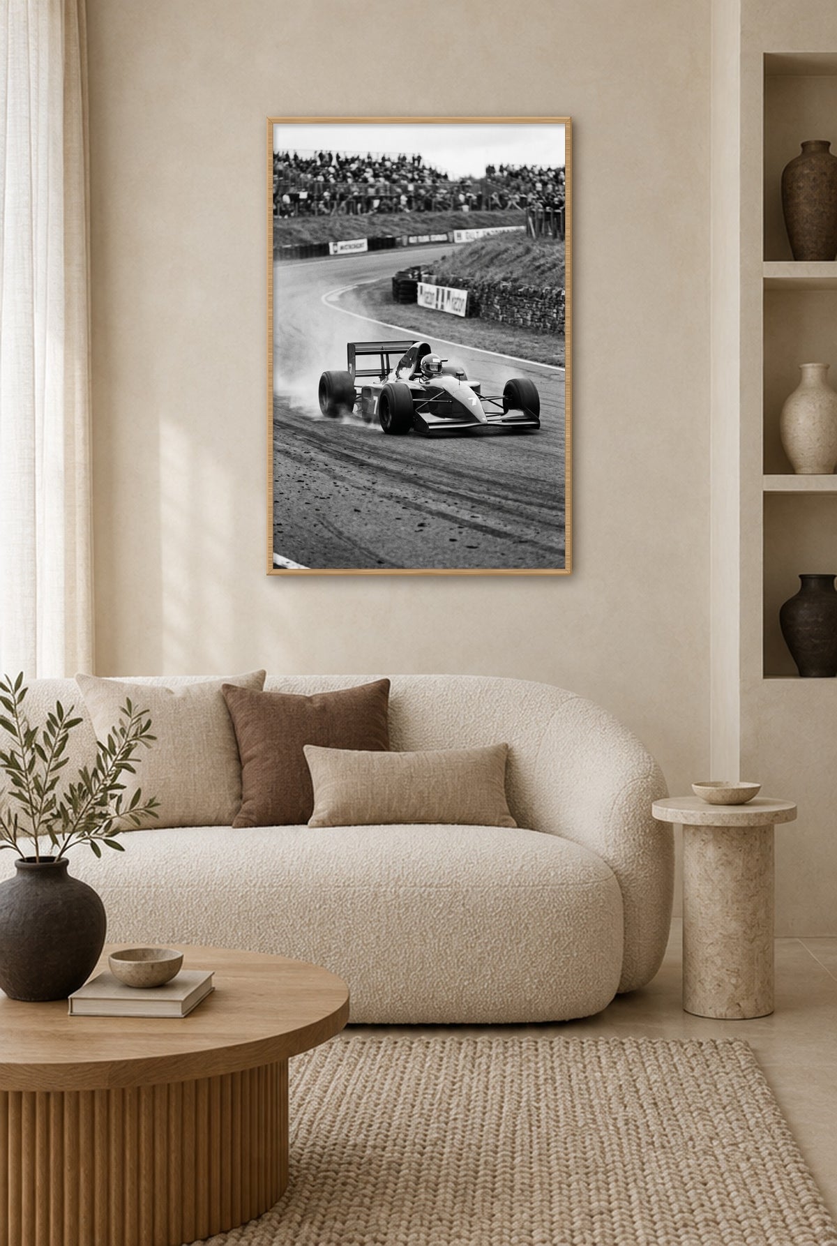 Aan de Limiet Wandbild mit Naturholzrahmen an der Wand im Wohnzimmer