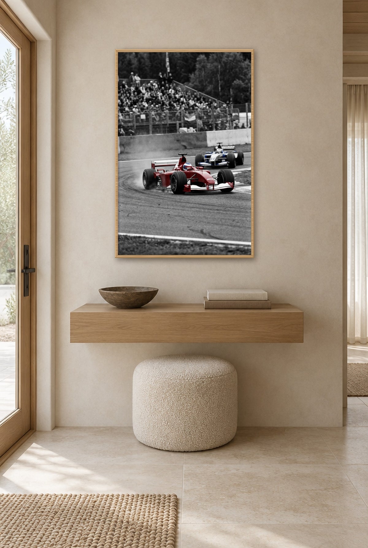 Achtervolging in Rood Wandbild mit Naturholzrahmen an der Wand im Flur