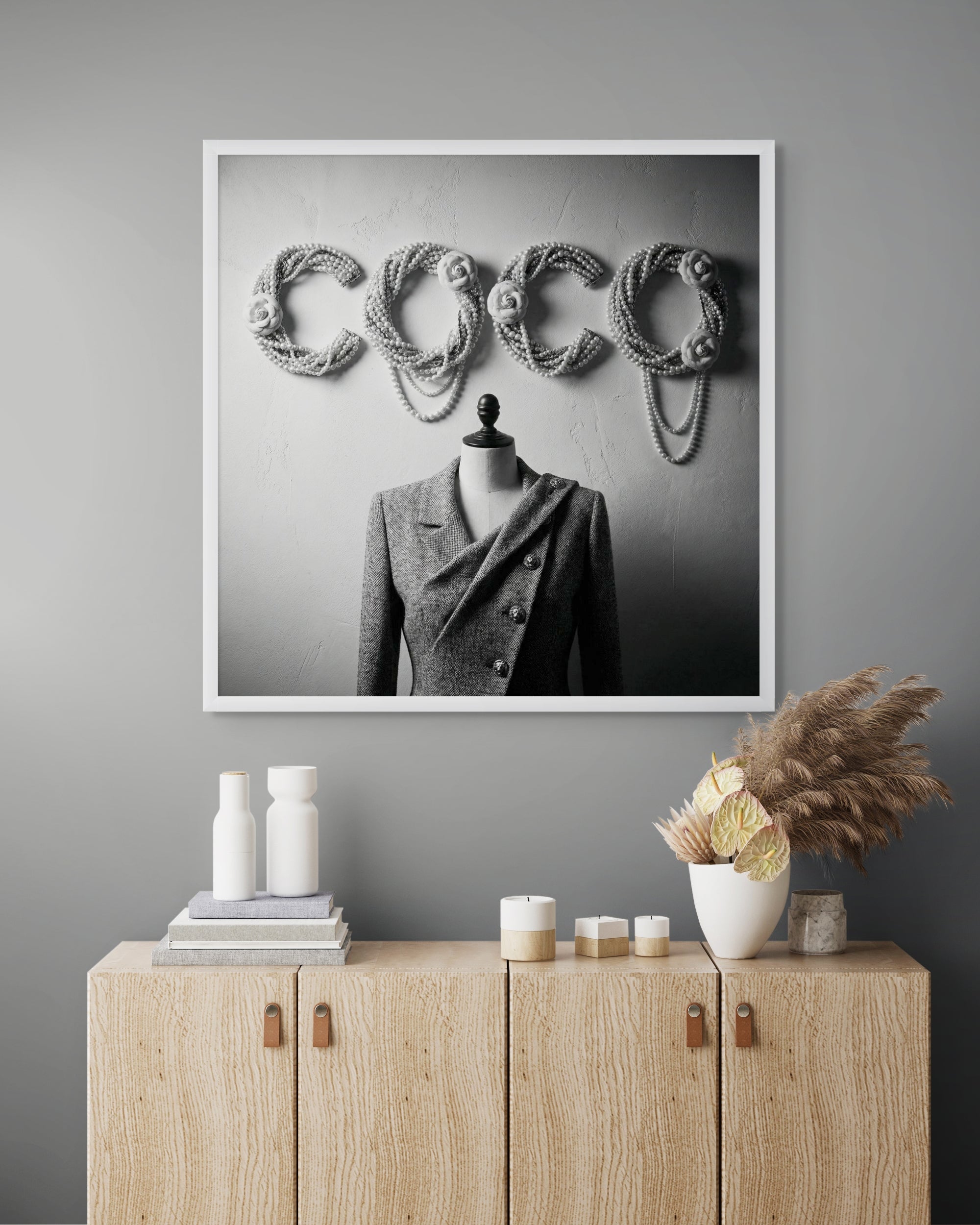 Luxe Vrouw Portret Wanddecoratie Parels – Elegante Canvas Print