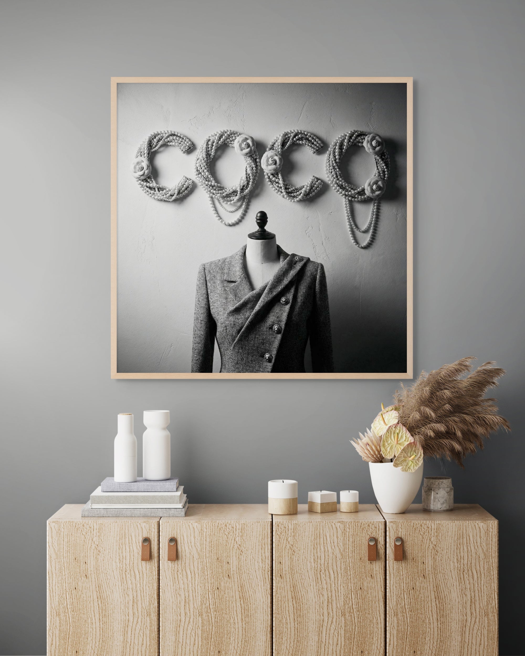 Luxe Vrouw Portret Wanddecoratie Parels – Elegante Canvas Print