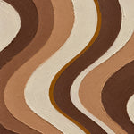 Wellige Retro-Bahnen in Espresso, Cognac, Karamell und Creme mit schmaler Ockerlinie