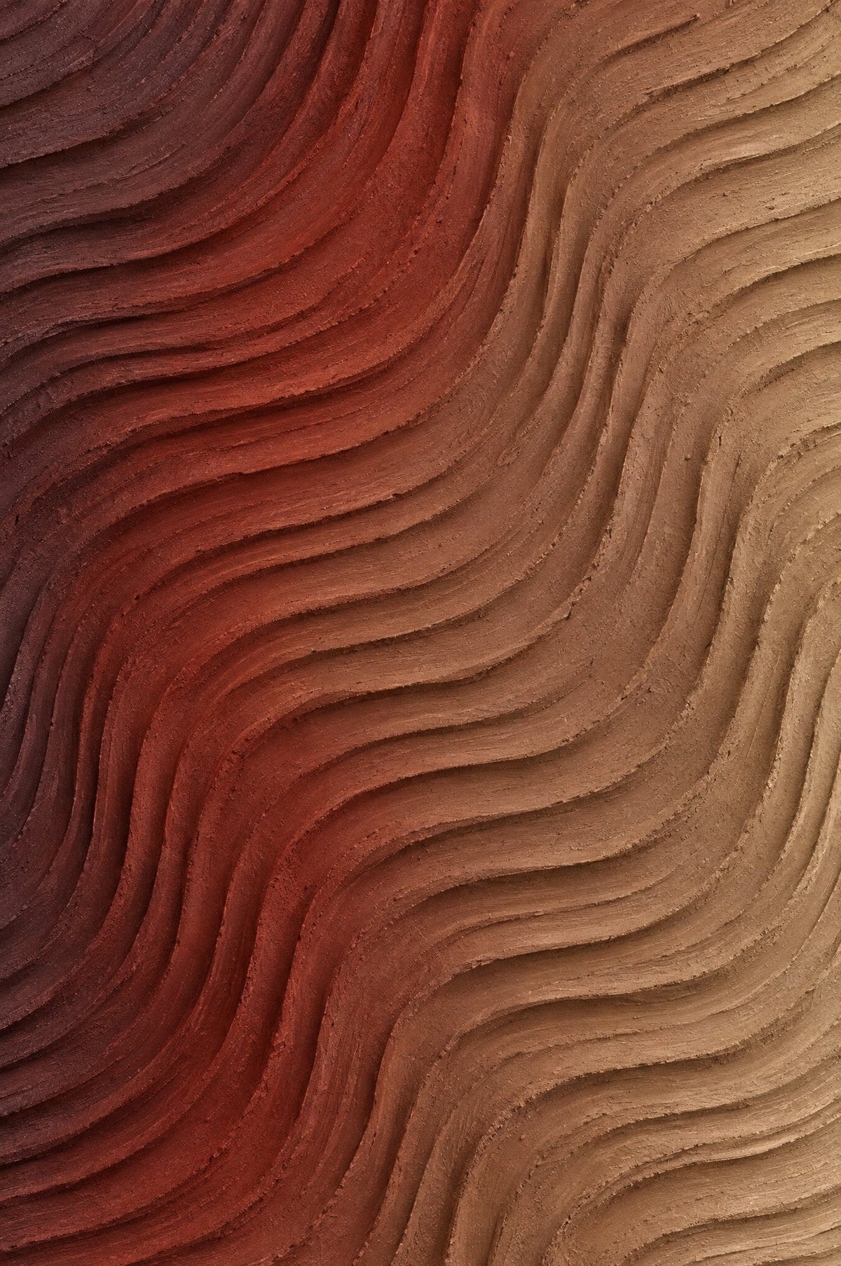 Clay relief with diagonal combed waves in a gradient from aubergine through rust red to sand