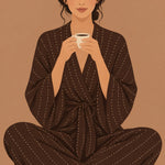 Illustration einer Frau im Schneidersitz im braunen Kimono mit weißer Espressotasse