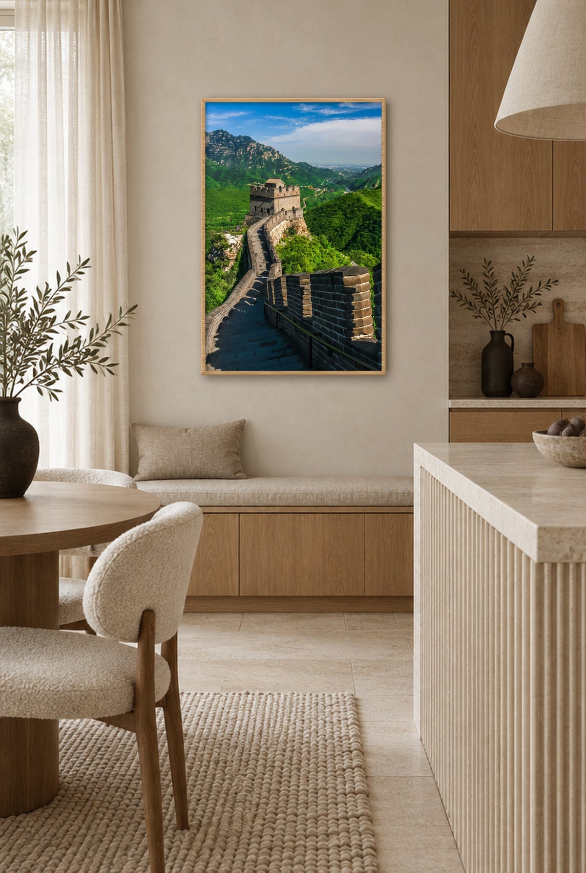 De Chinese Muur door de Bergen Wandbild mit Naturholzrahmen an der Wand in der Küche