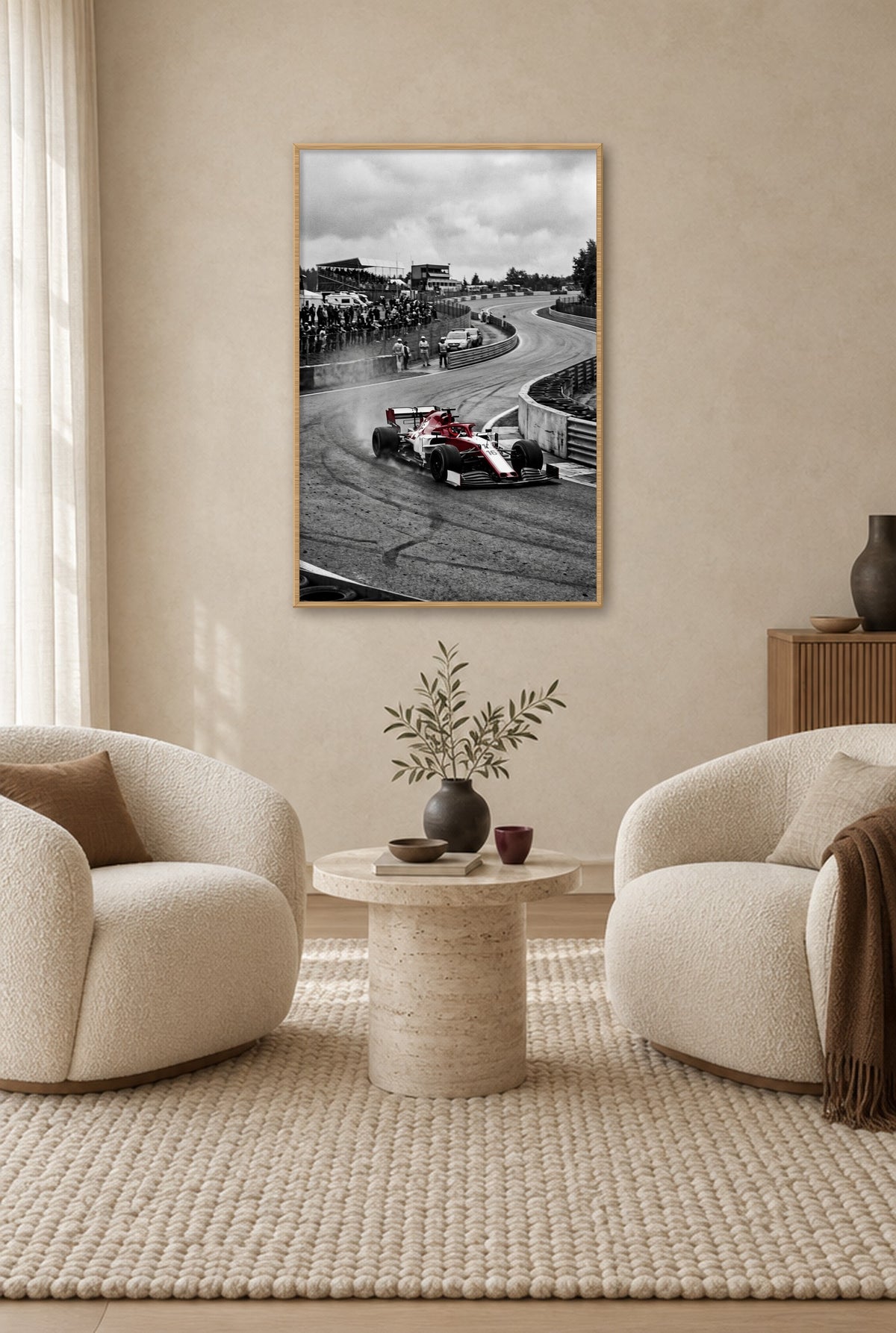 De Laatste Bocht Wandbild mit Naturholzrahmen an der Wand im Wohnzimmer