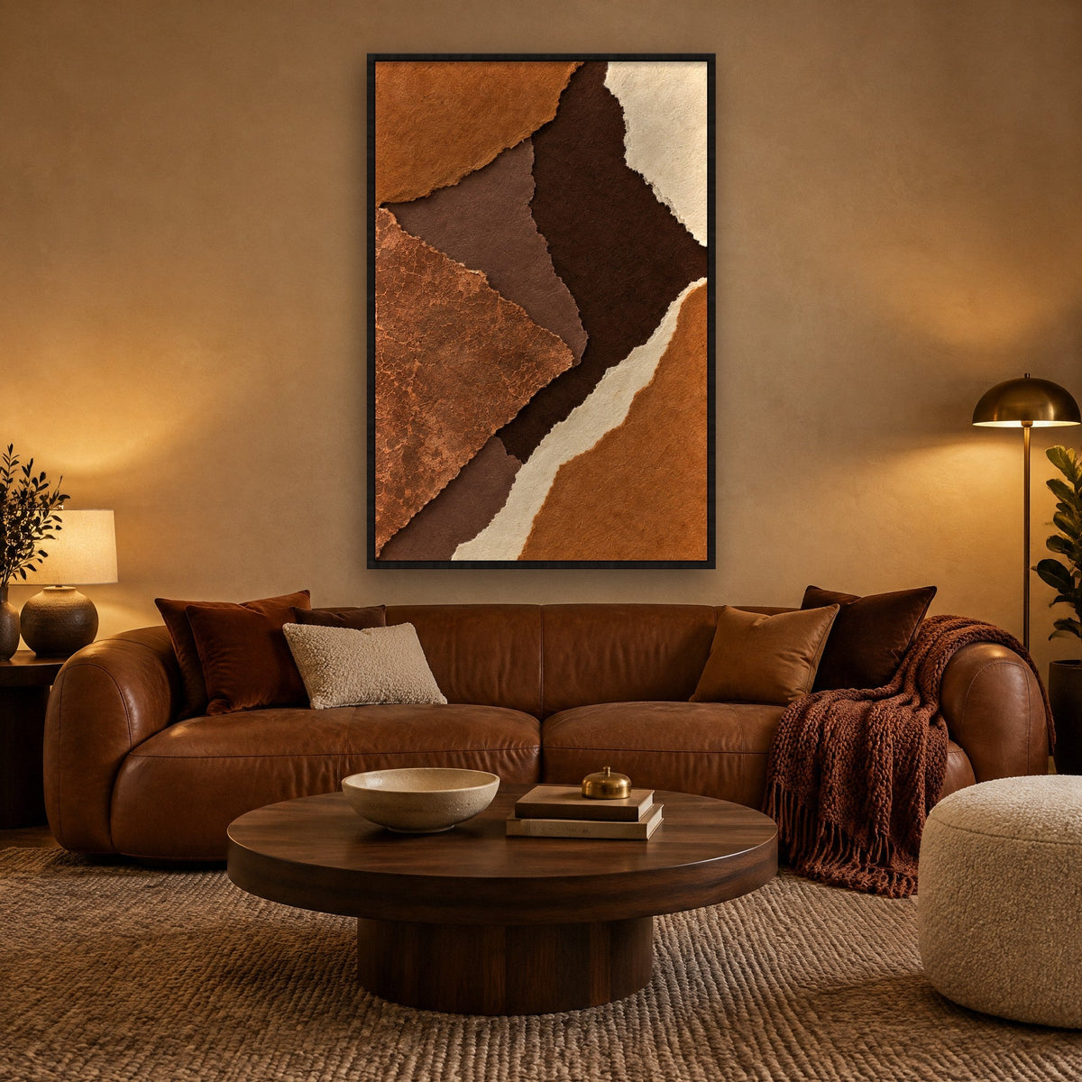Erdfragmente mit Kupferkrakelee Wandbild mit schwarzem Rahmen an der Wand im Wohnzimmer