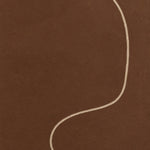 Minimalistische cremefarbene Linie in Bogen und Schlinge auf espressobraunem Grund