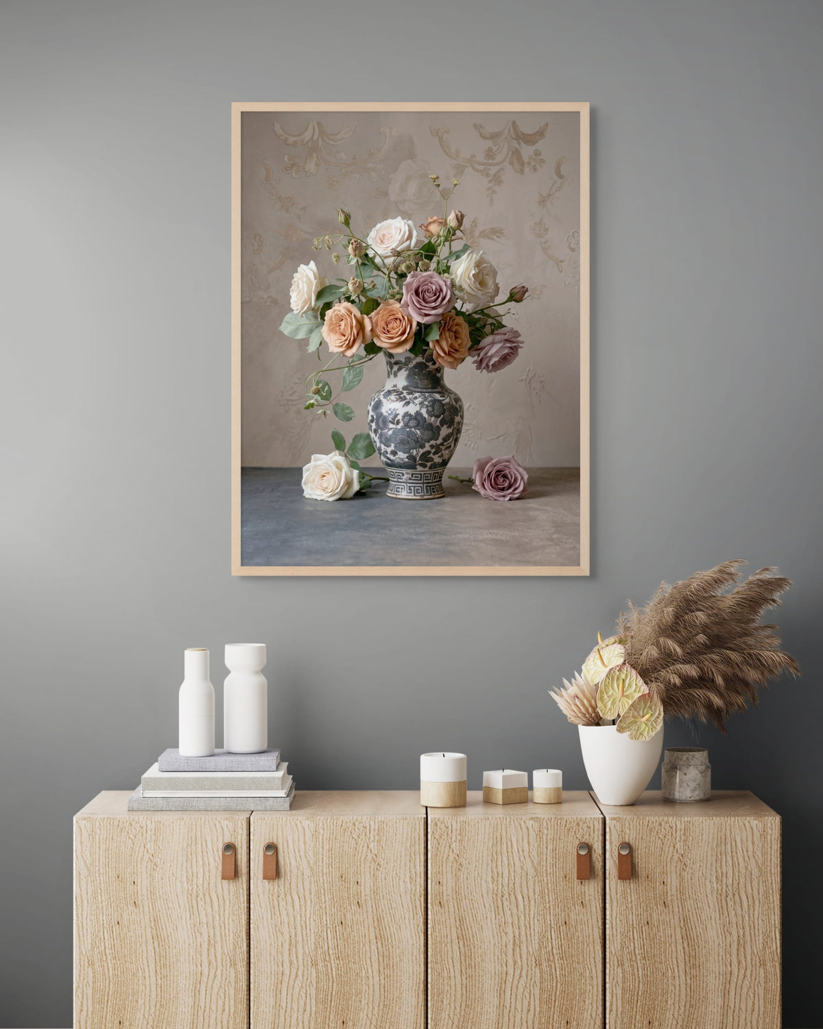 Zeitlose Rosen in Vintage-Porzellan – Wandbild auf Leinwand