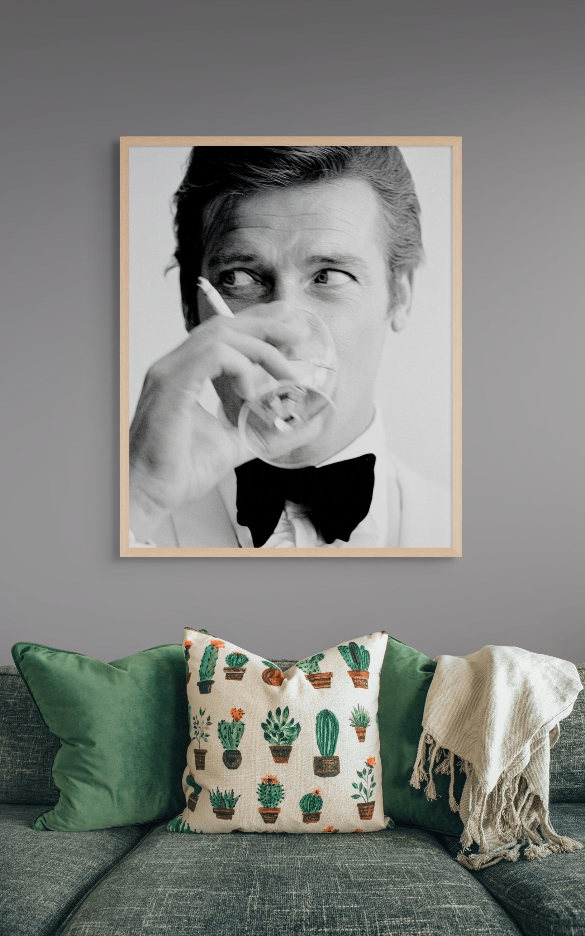 Midnight Martini Gentleman – Wandbild auf Leinwand, Aluminium oder Poster