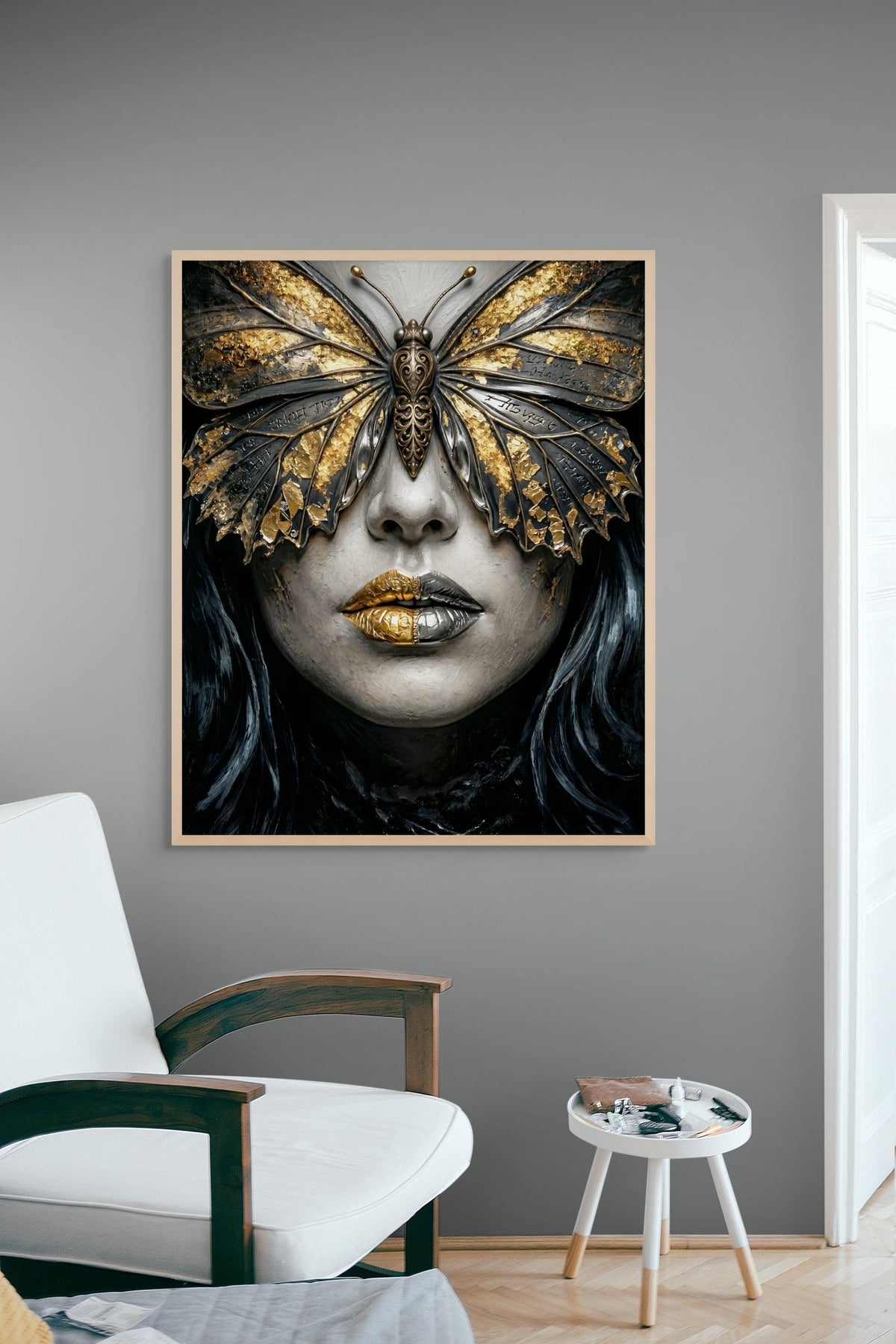 Gilded Moth Kiss – Wandbild auf Leinwand, Aluminium oder Poster