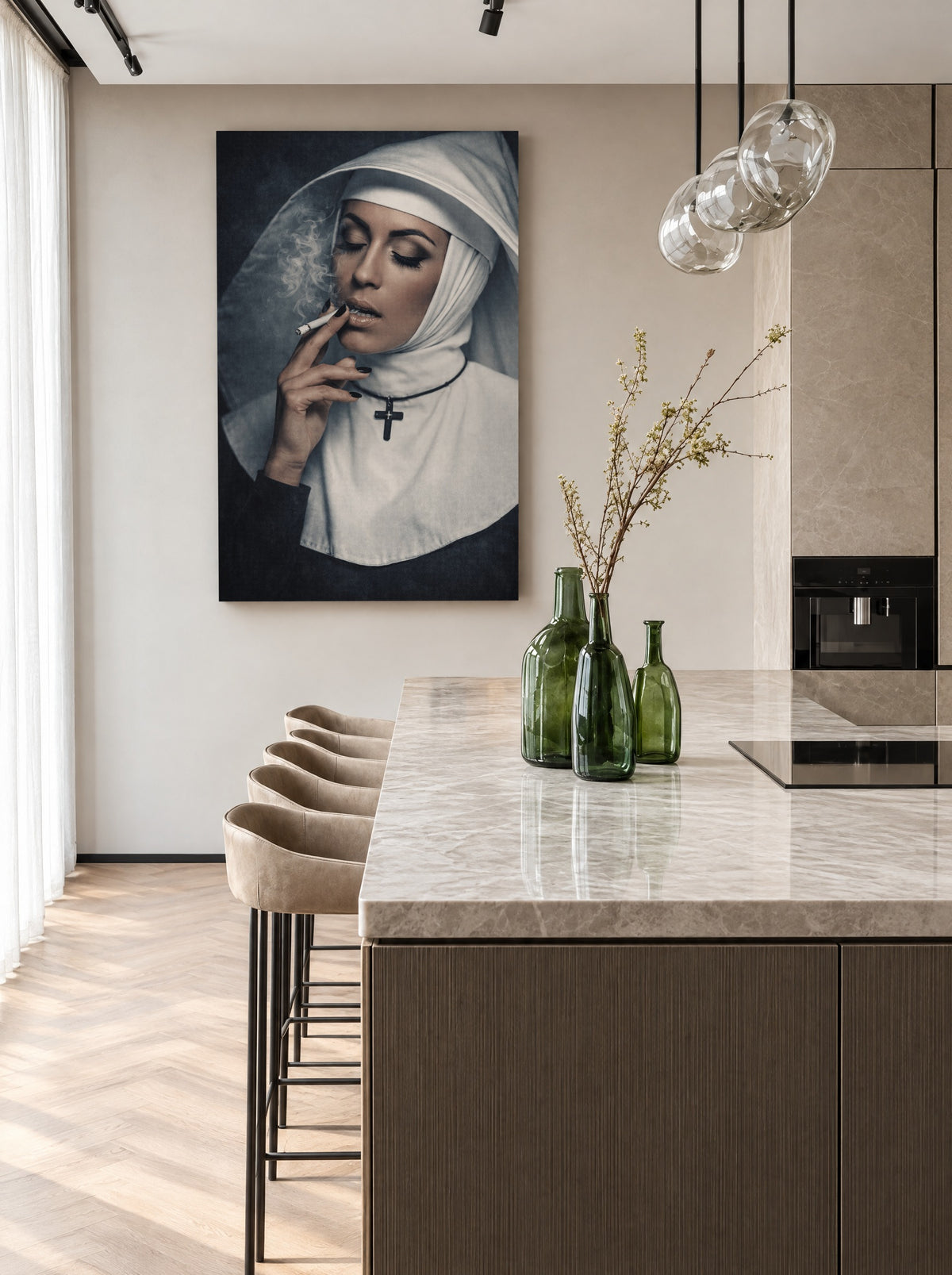 Heilige Rook met Lippenstift als canvas zonder lijst aan de muur