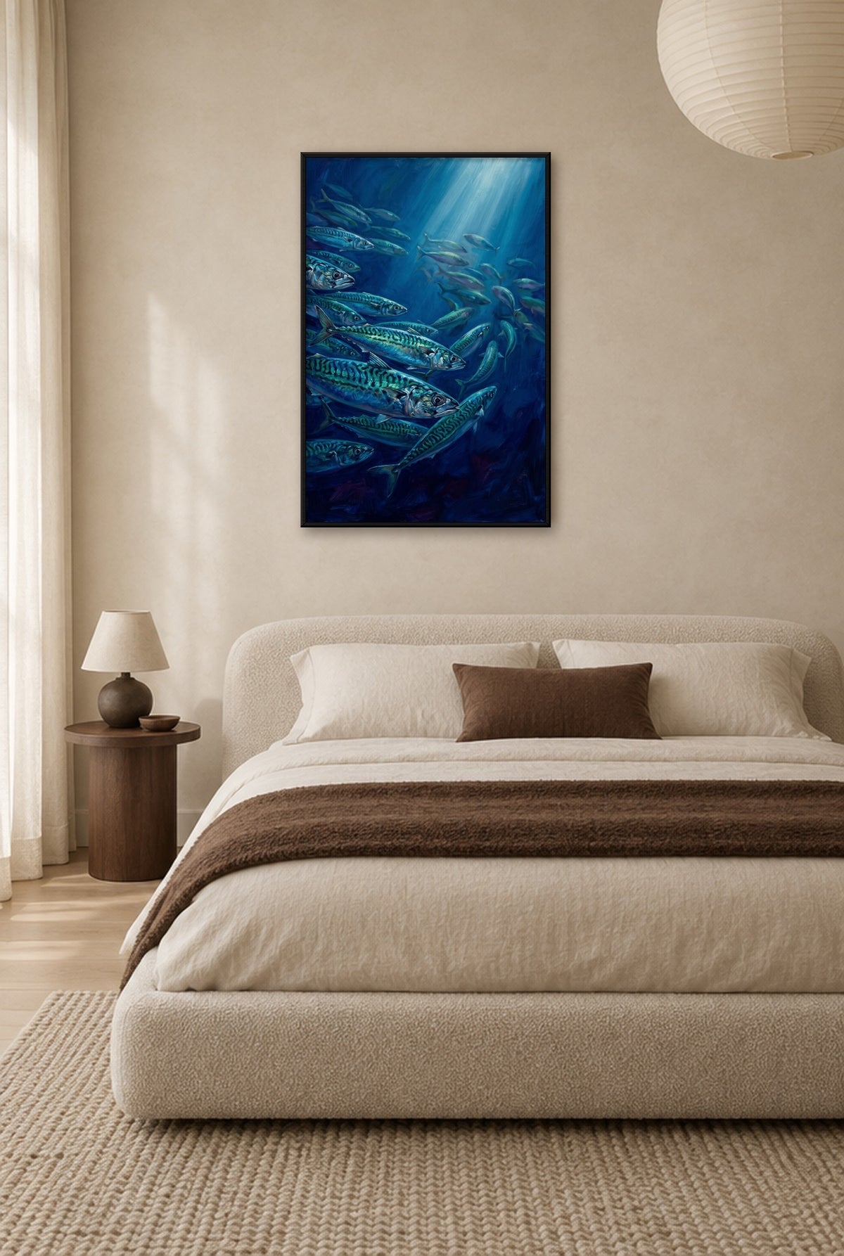 Iriserende Makrelen Wandbild mit schwarzem Rahmen an der Wand im Schlafzimmer