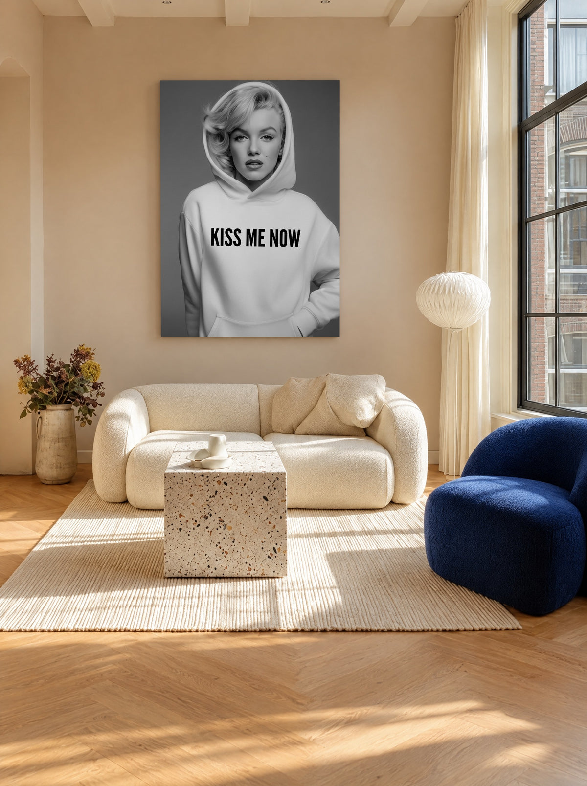 Kiss Me Now als canvas zonder lijst aan de muur