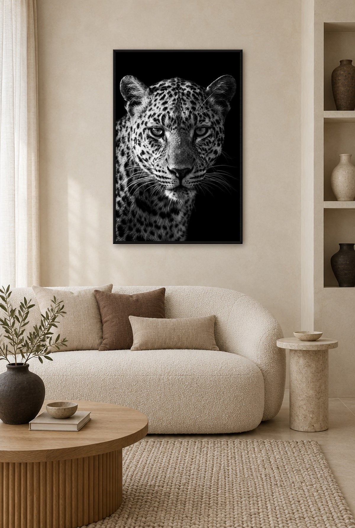 Leopard Wandbild mit schwarzem Rahmen an der Wand im Wohnzimmer