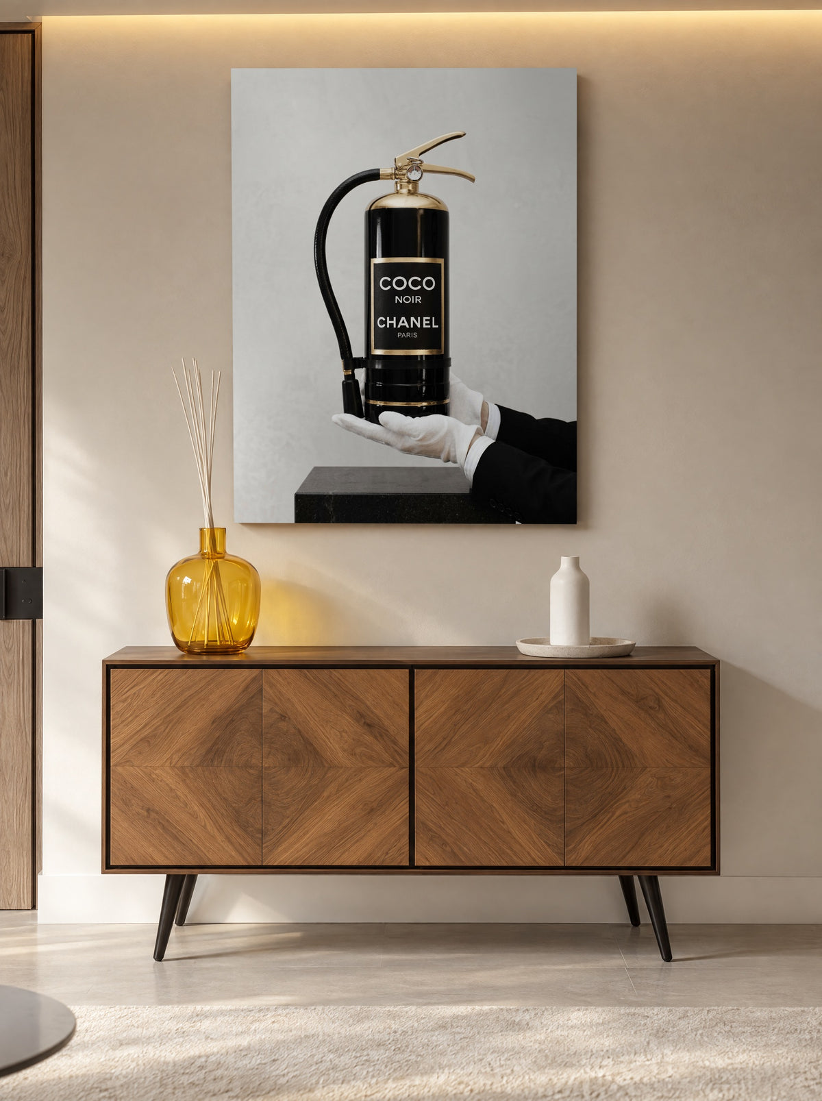 Luxe met Gevaarlijke Glans als canvas zonder lijst aan de muur