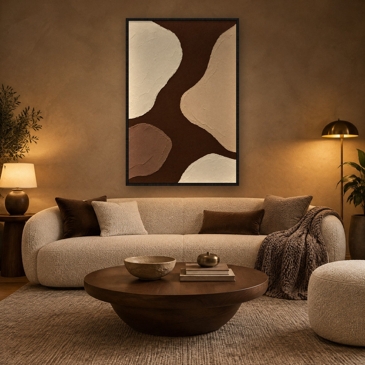 Mokkaformen auf Espressobraun Wandbild mit schwarzem Rahmen an der Wand im Wohnzimmer