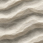 Welliges Relief aus elfenbeinweißem handgeschöpftem Papier mit feinen Fasern und sanften grauen Schatten