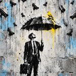 Paraplu onder Bewakingscamera's: een man in pak met aktetas staat onder een paraplu terwijl het bewakingscamera's regent