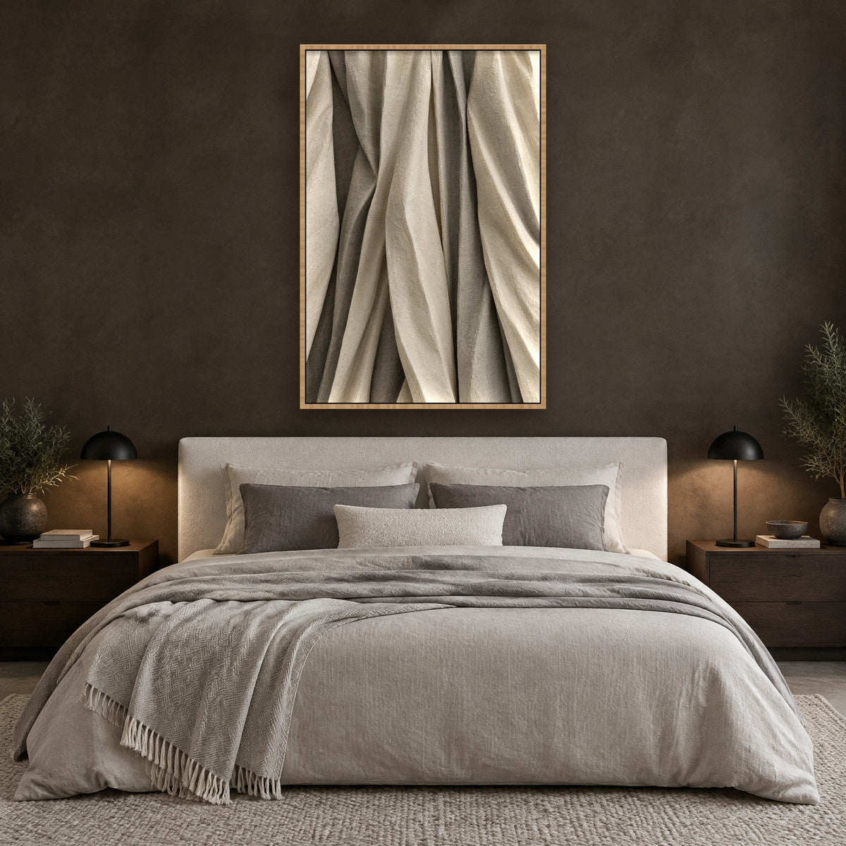 Gefaltetes Leinen in Creme Wandbild mit Naturholzrahmen an der Wand im Schlafzimmer