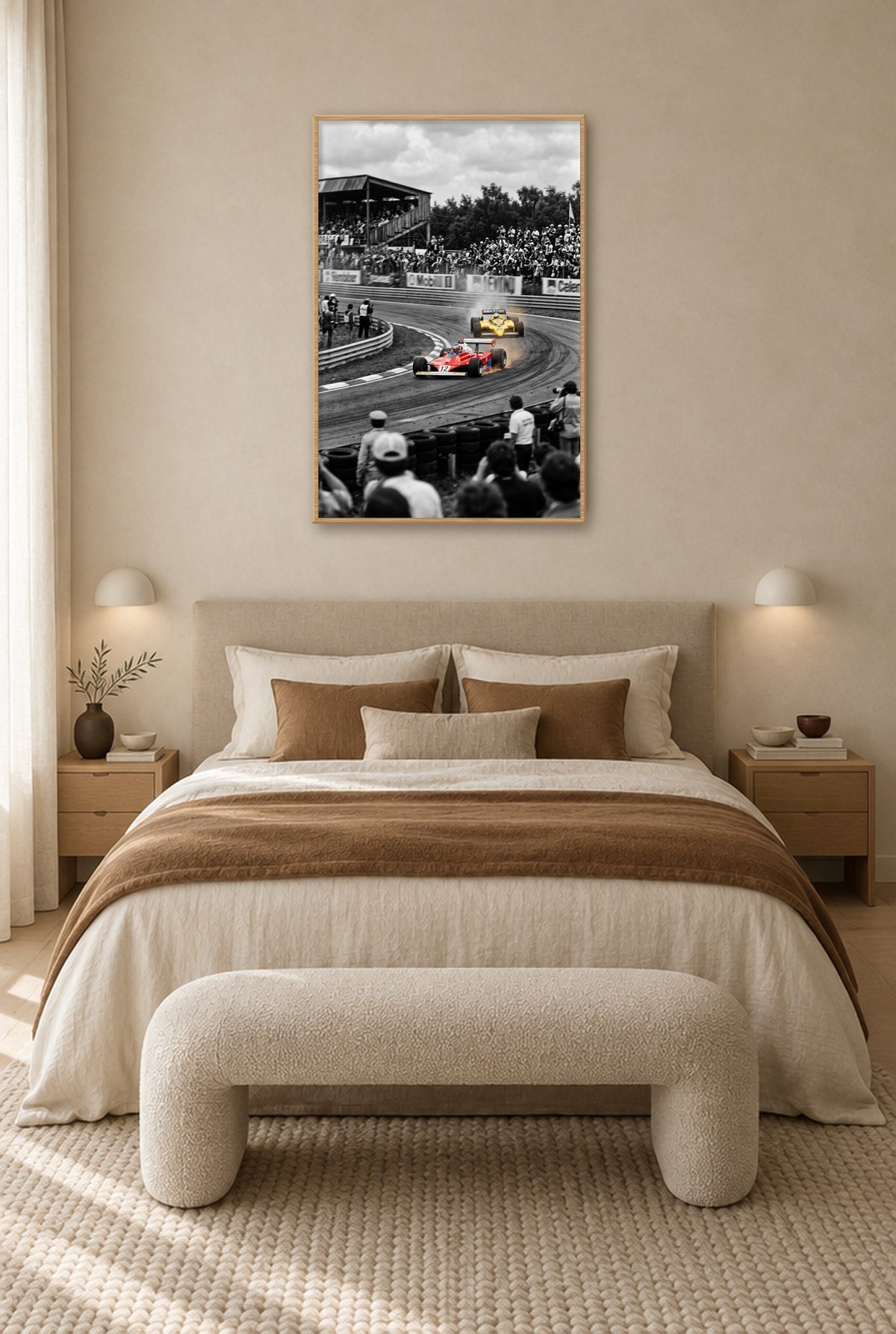 Rood en Geel Wandbild mit Naturholzrahmen an der Wand im Schlafzimmer