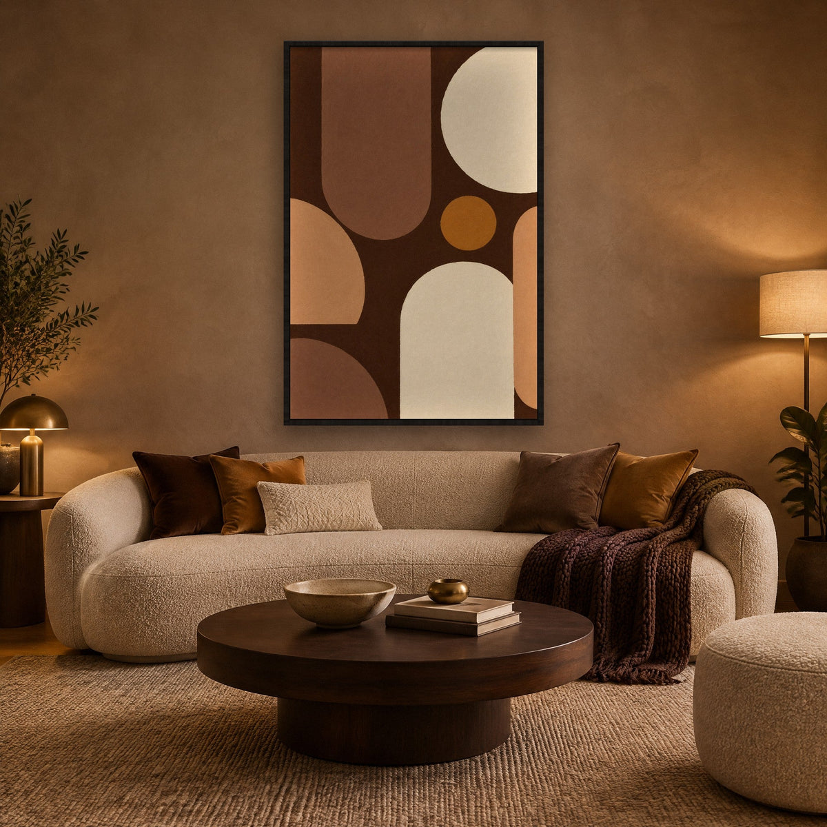Retro Bogen in Mokka en Caramel Schilderij met zwarte lijst aan de muur in de woonkamer