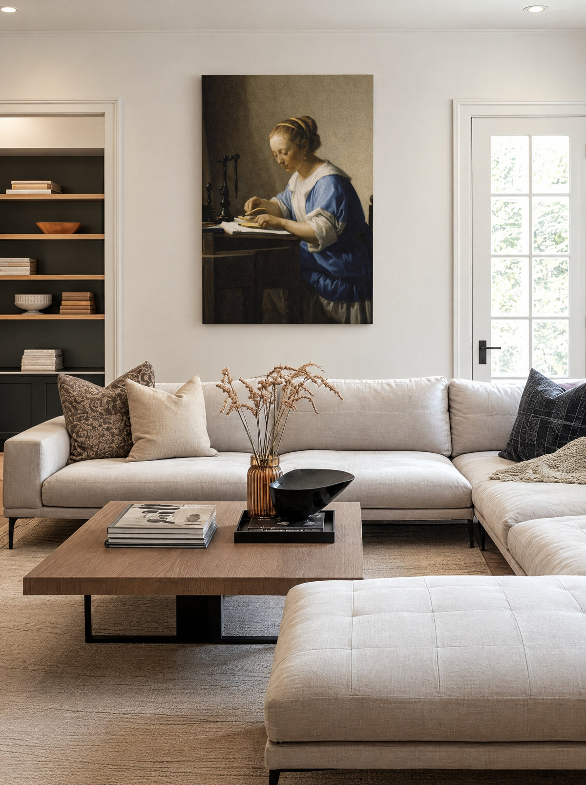 Schrijvende Vrouw als canvas zonder lijst aan de muur