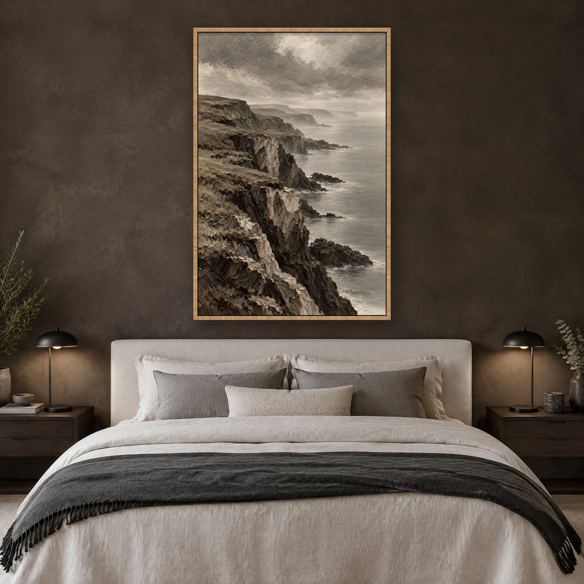 Rotskust onder Bewolkte Lucht Schilderij met natuur houten lijst aan de muur in de slaapkamer