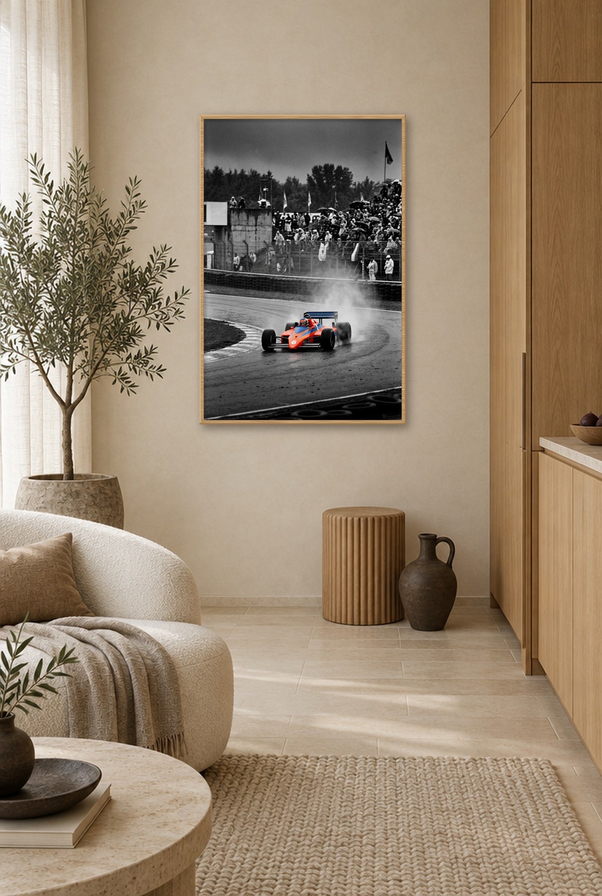 Storm op het Circuit Wandbild mit Naturholzrahmen an der Wand in der Küche