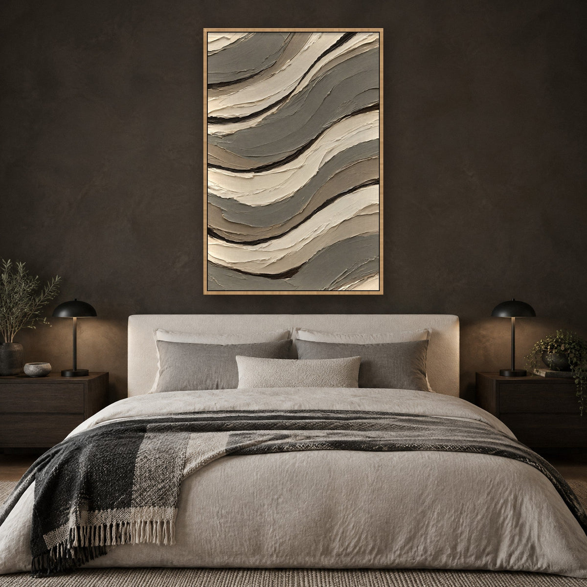 Gezeitenlinien in Grau und Taupe Wandbild mit Naturholzrahmen an der Wand im Schlafzimmer