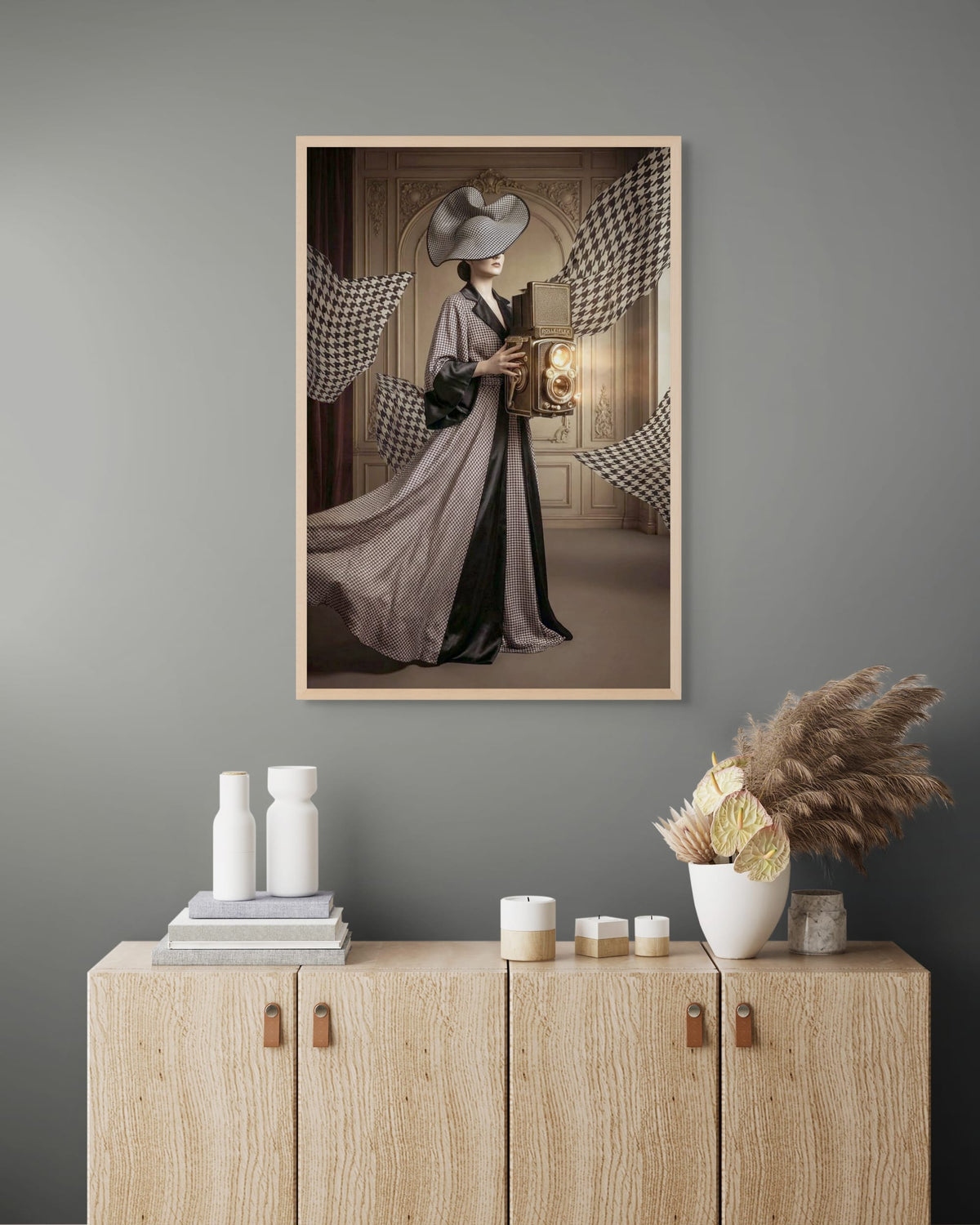 Haute Couture des Vergessenen Kinos – Wandbild auf Leinwand