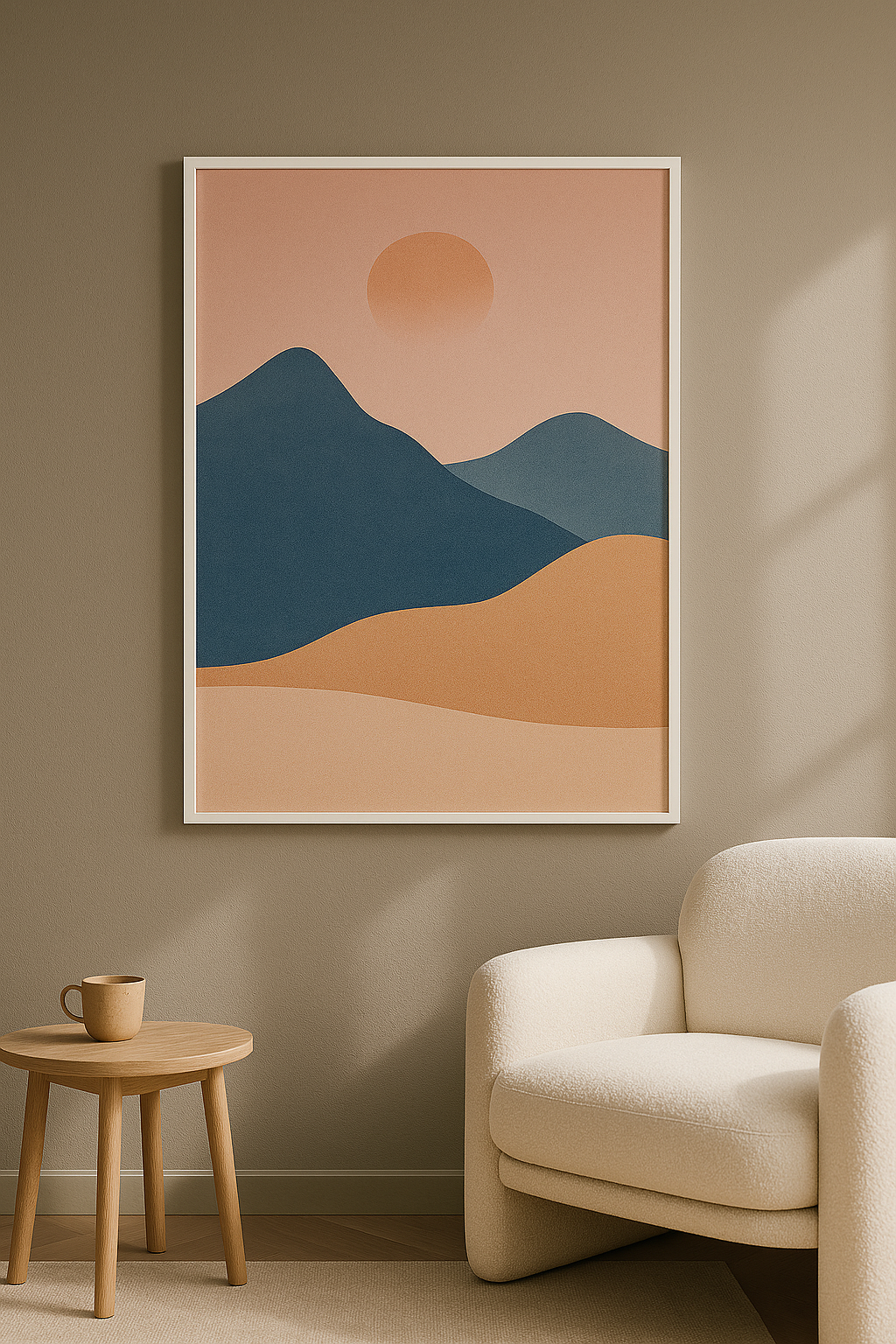 Wanddecoratie met witte lijst in moderne woonkamer