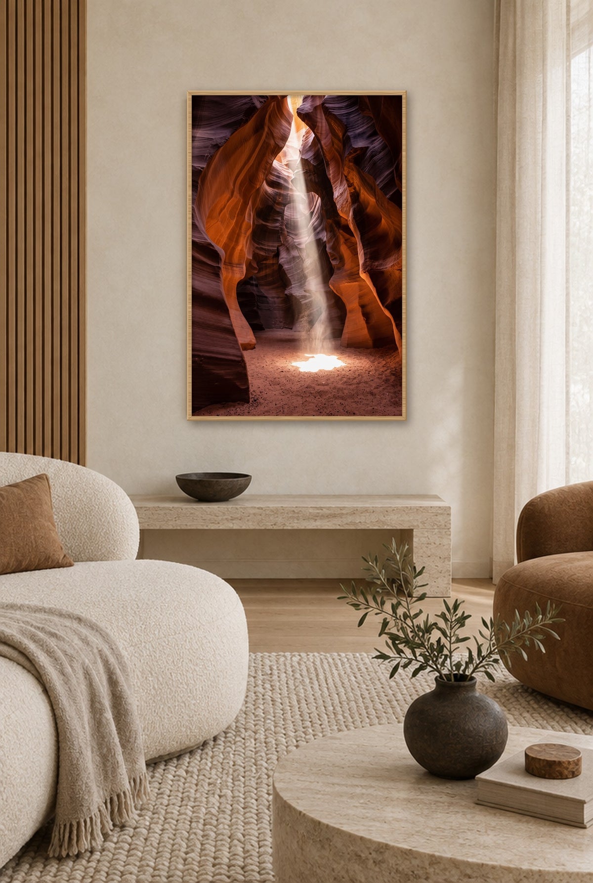 Upper Antelope Canyon Zonnestraal Wandbild mit Naturholzrahmen an der Wand im Wohnzimmer