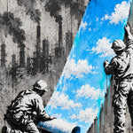 Werkers Rollen de Lucht Uit: twee werkers rollen een strook blauwe lucht met witte wolken uit voor een rij rokende fabrieken